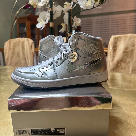 🩶New Women’s 10.5 / Mens 9- Nike Air Jordan 1 Retro High OG  NRG Chrome Sneakers - Picture 5 of 11